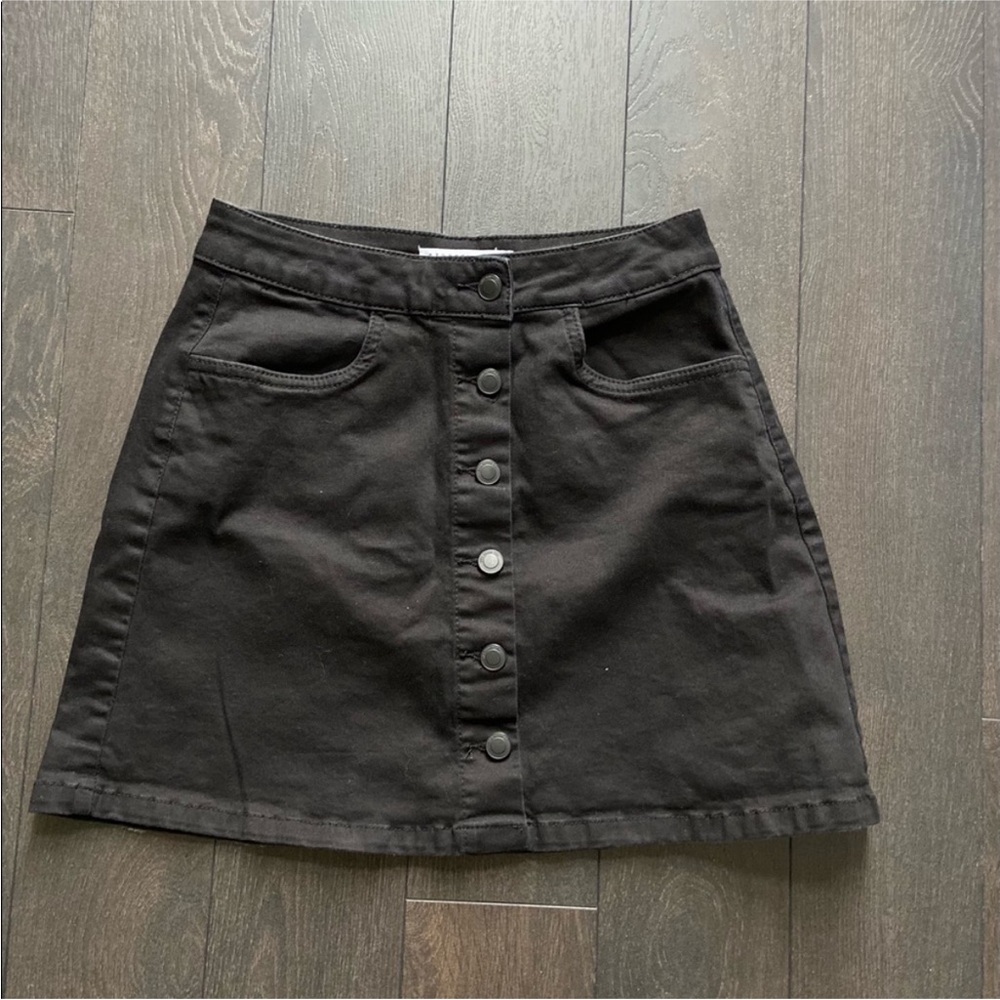 Black Button-Front Women's mini Skirt